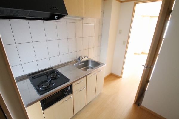 キッチン　システムキッチンでガス台購入不要です。