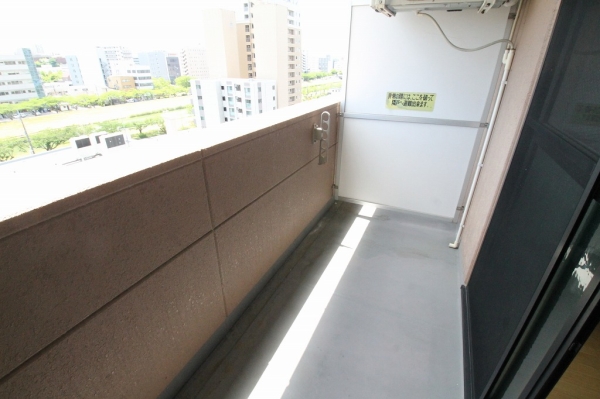 バルコニー　ワイドなバルコニーで洗濯物がたくさん干せます。