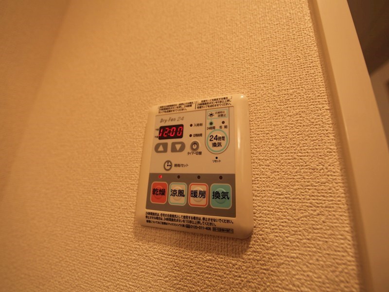 その他設備　浴室暖房乾燥機付き