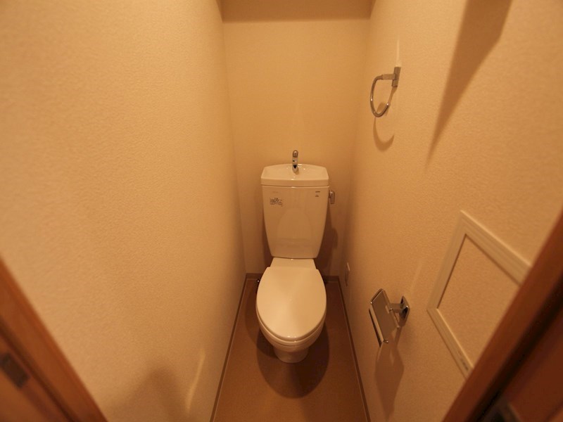トイレ　温水洗浄暖房便座付トイレ