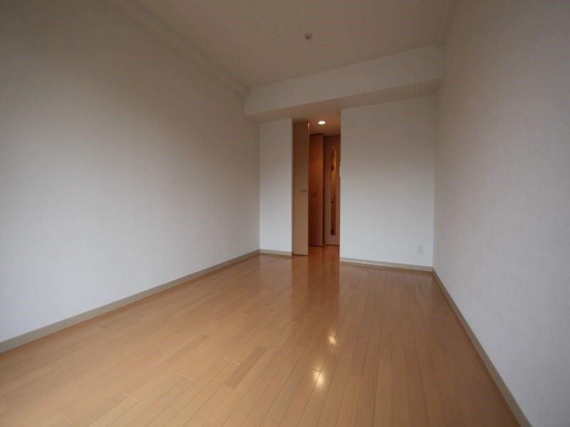 居室・リビング　洋室8.3帖　クローゼット付（収納充実してます）