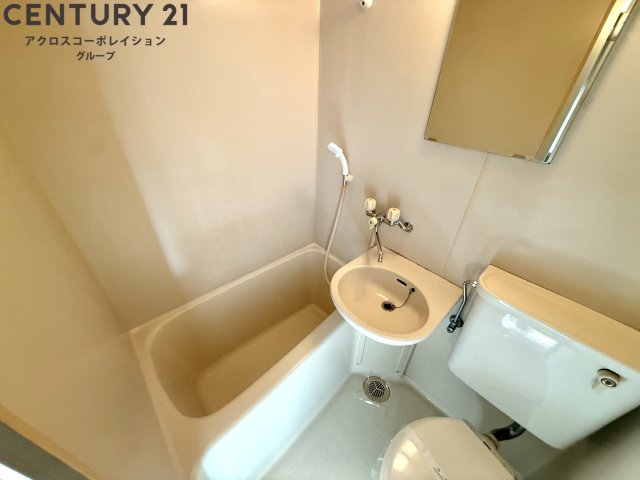 バス・シャワールーム　シンプルなユニットバス