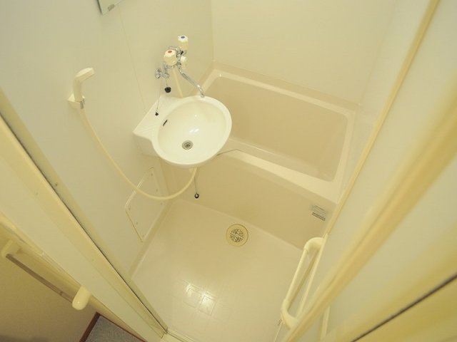 バス・シャワールーム　トイレ兼脱衣所としてご利用頂けます