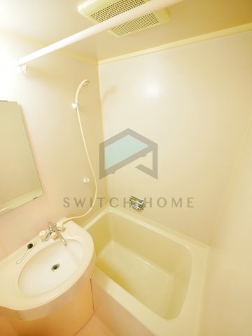 バス・シャワールーム　落ち着いた空間のお風呂です