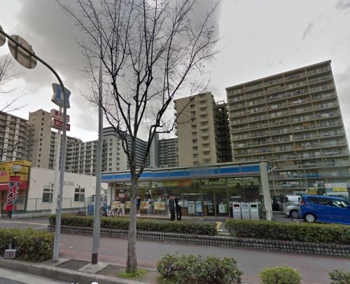 コンビニ　ローソン 西岩田店（コンビニ）まで633m