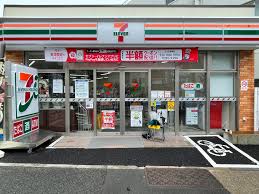 コンビニ　セブンイレブン新宿舟町店（コンビニ）まで146m