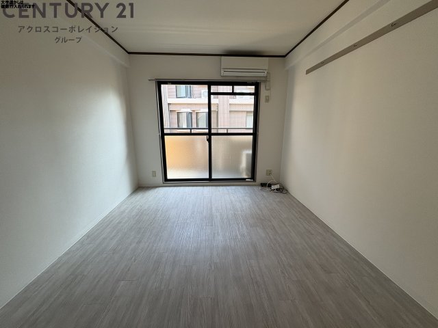 居室・リビング　エアコン付きで快適に過ごせます♪