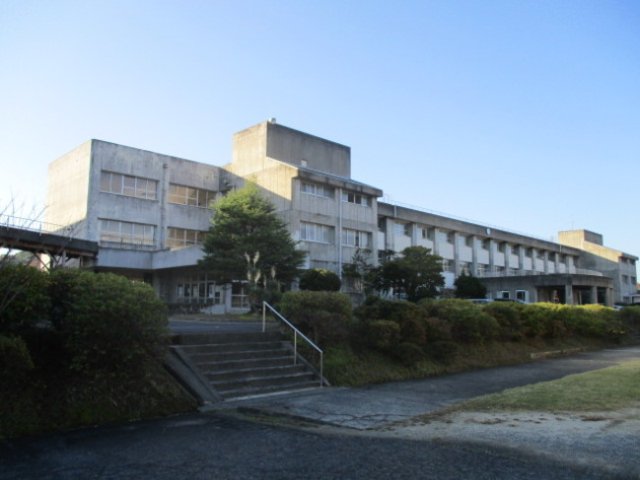 中学校　大田市立第二中学校（中学校）まで795m