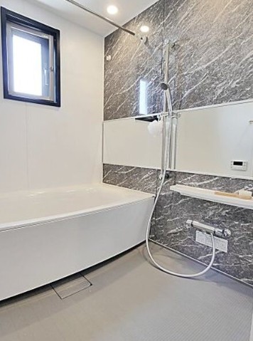 バス・シャワールーム　※別部屋の参考写真です