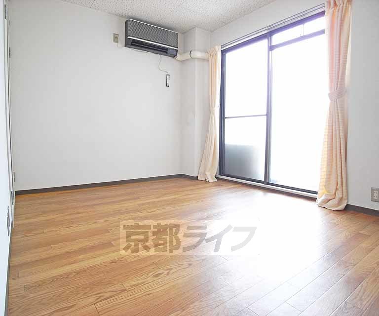 居室・リビング　綺麗な室内です。