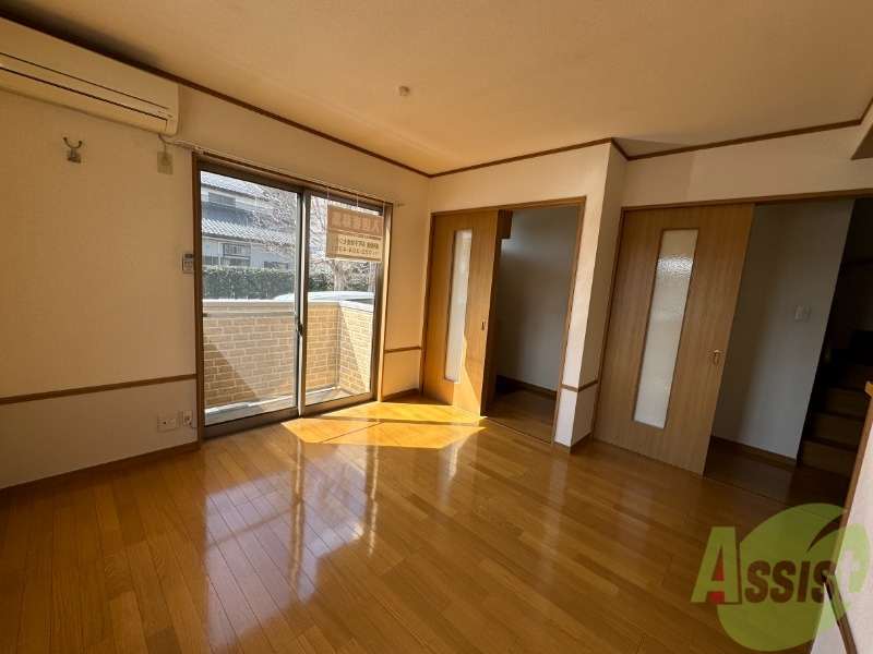 居室・リビング　きれいなＬＤＫが広がっていて居心地が良さそうですね。