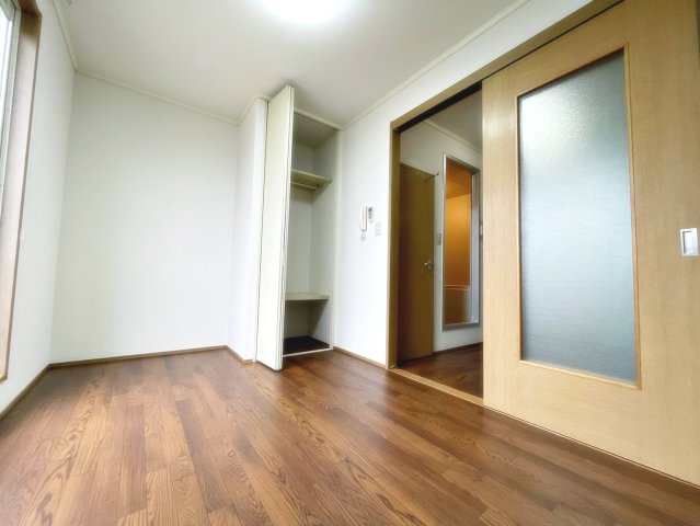 居室・リビング　こちらのリビングで趣味の時間をお楽しみください