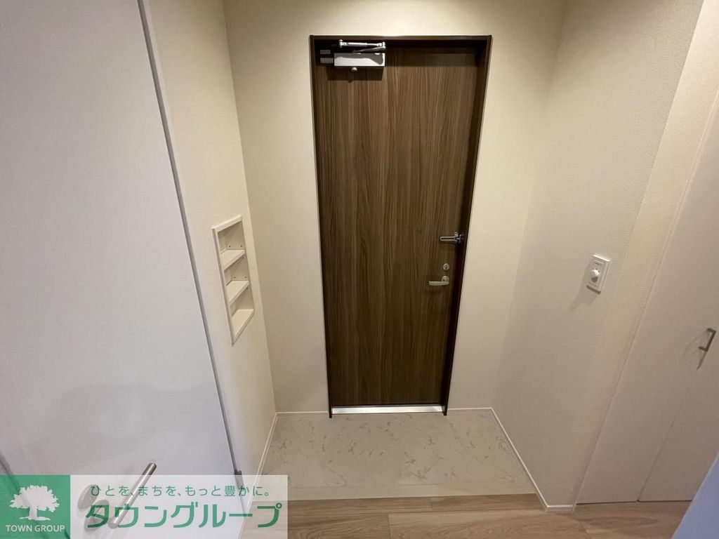 玄関　※別部屋参考写真です