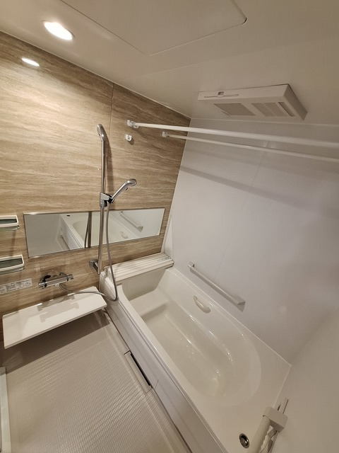 バス・シャワールーム　栓を閉めればボタン一つでオートバス