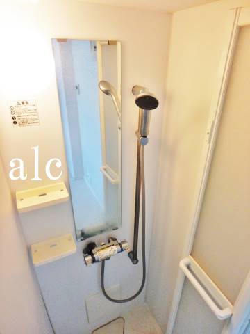 バス・シャワールーム　シャワーを浴びることができます