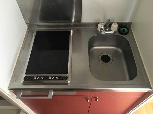 キッチン　電気コンロが2つ付いています