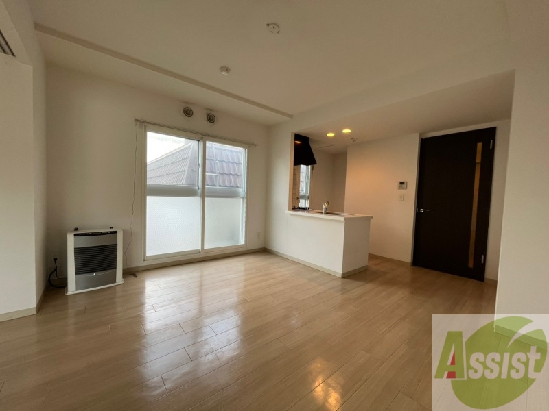 居室・リビング　広くてキレイなお部屋が広がっていて、充実した生活が送れそう。