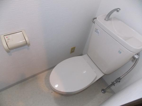 トイレ　写真は同タイプの別のお部屋のものです。