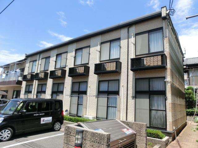 建物外観　前面駐車場で日当たり良好な物件です