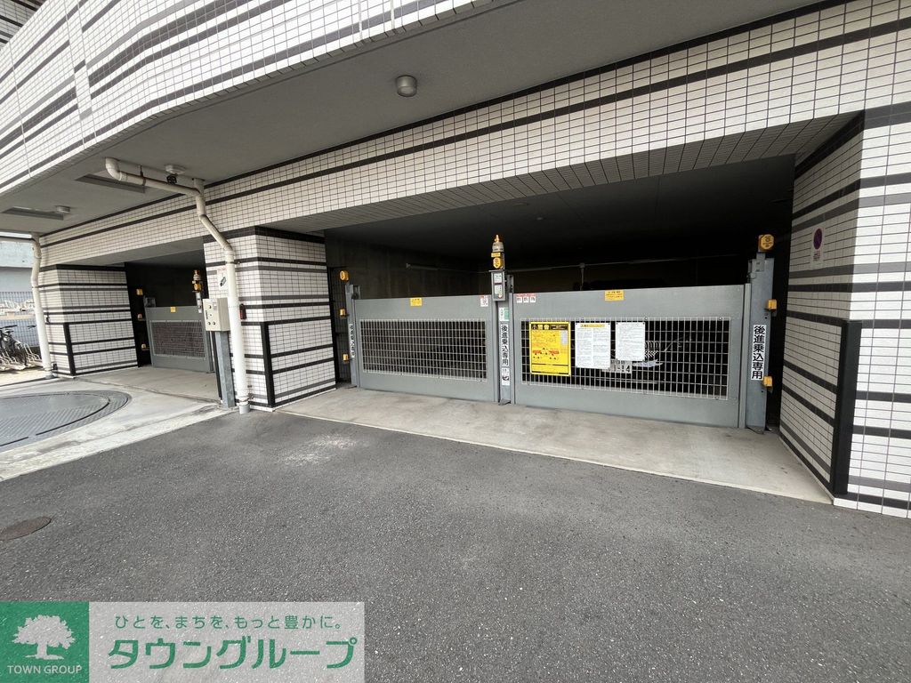 駐車場　エントランス
