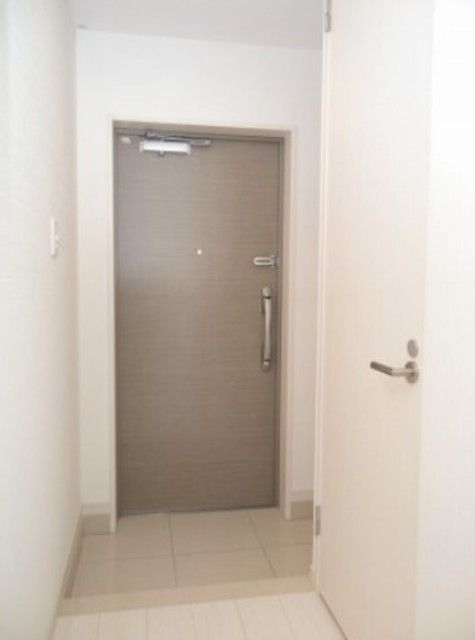 玄関　前回募集時のお写真になります。現況優先です。