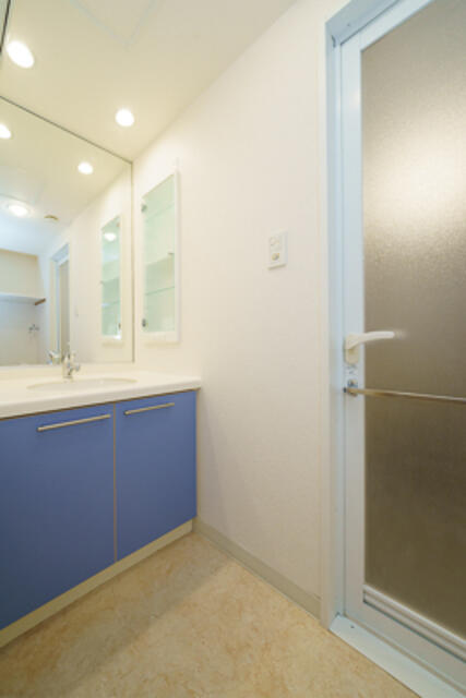 洗面設備　※写真は同タイプ住戸です。
