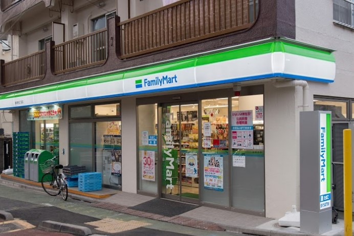 コンビニ　ファミリーマート 東中野五丁目店（コンビニ）まで310m