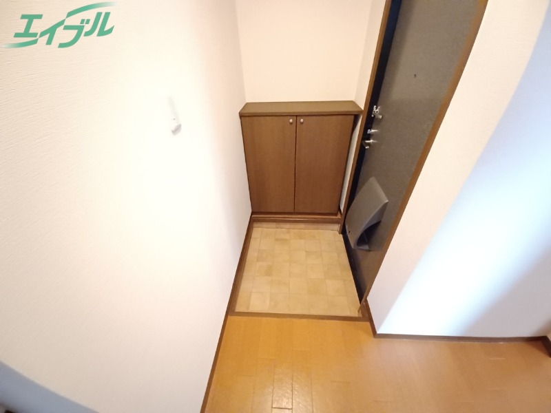 玄関　同タイプ部屋写真です。