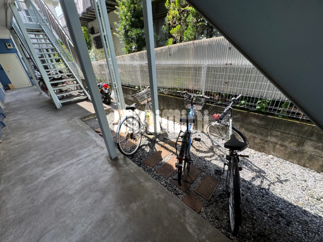 駐車場　自転車置き場あり