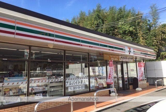 コンビニ　セブンイレブン（コンビニ）まで710m