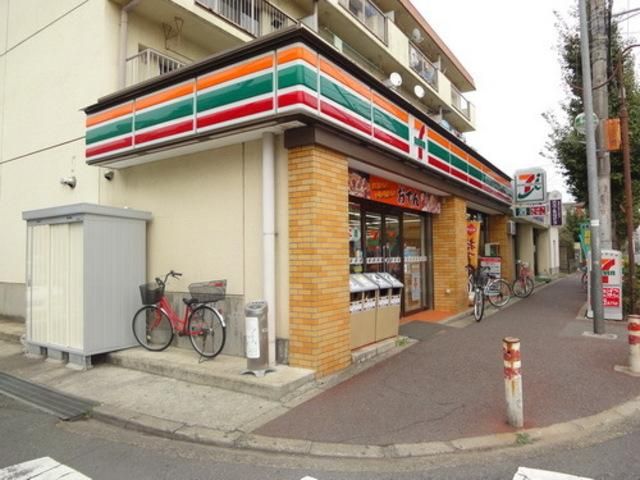 コンビニ　セブンイレブン（コンビニ）まで560m
