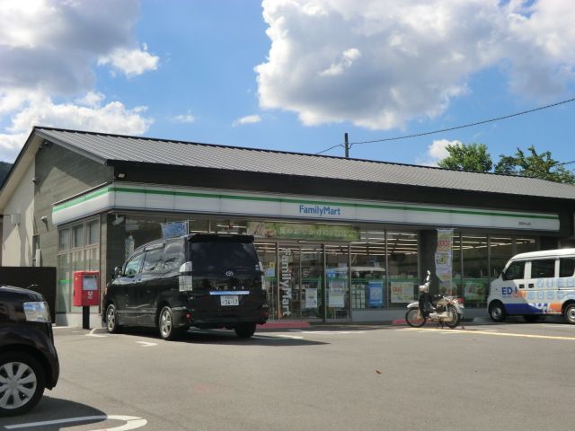 コンビニ　ファミリーマート洛西中山店（コンビニ）まで810m