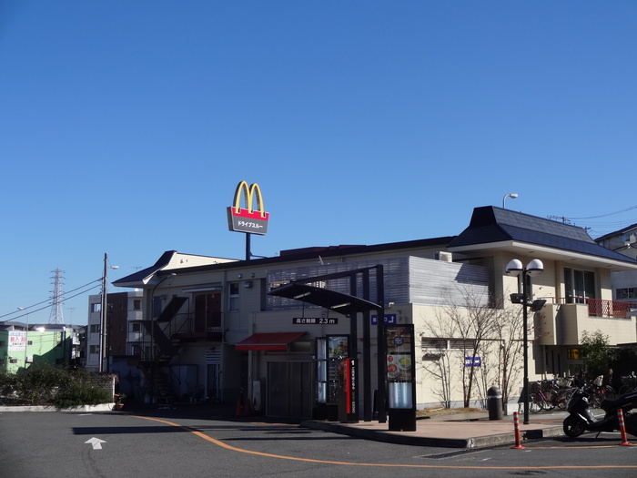 飲食店　マクドナルド 鶴見店（飲食店）まで572m