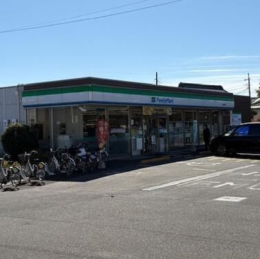 コンビニ　ファミリーマート新座馬場店（コンビニ）まで598m