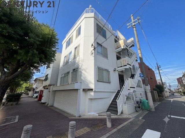 建物外観　居住者専用のごみ置き場があります。
