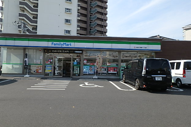 コンビニ　ファミリーマート小倉北三萩野1丁目店（コンビニ）まで294m