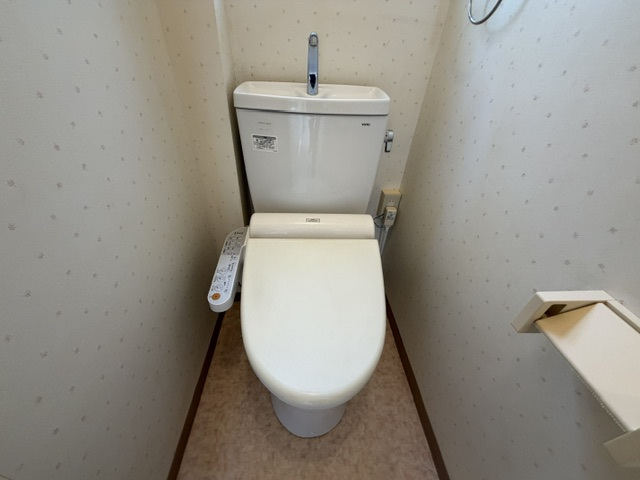 七里ガ浜東4丁目貸家のトイレ写真
