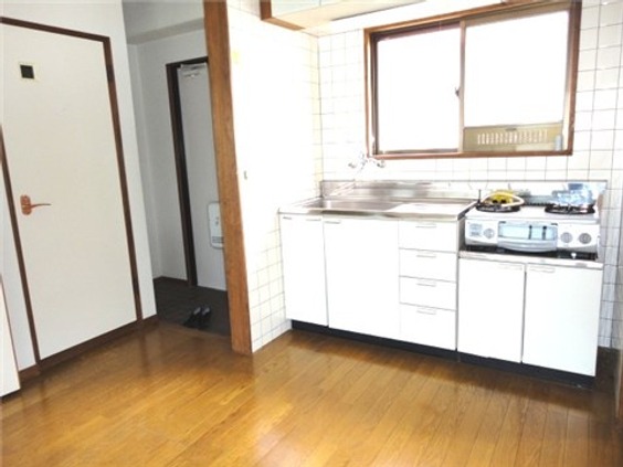 呉市 3階建 築36年の居間写真