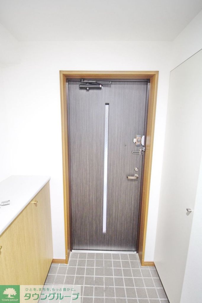 玄関　同タイプの別部屋参考写真です！