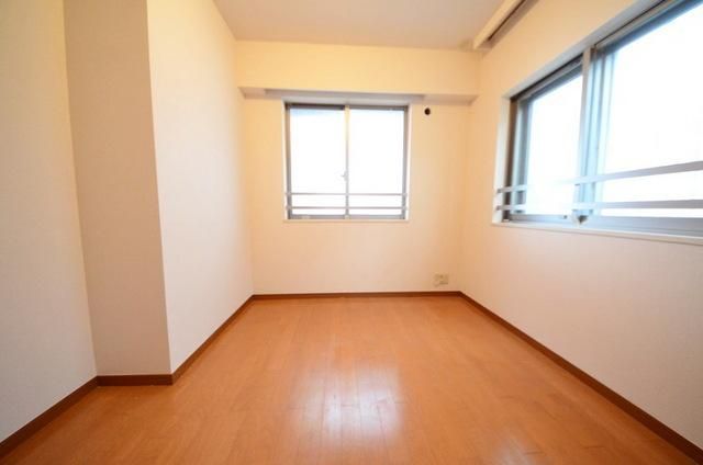 居室・リビング　人気の角部屋のお部屋です