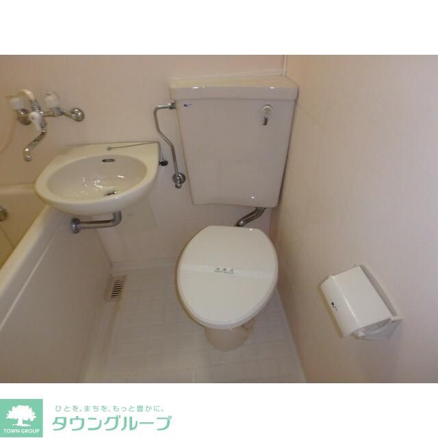 都営大江戸線 練馬春日町駅 徒歩15分 4階建 築39年のトイレ写真