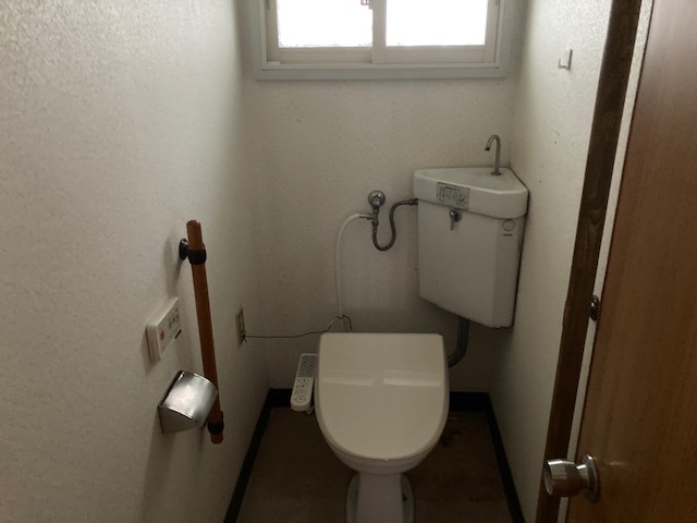 ＪＲ鹿児島本線 植木駅 徒歩15分 1階建 築51年のトイレ写真