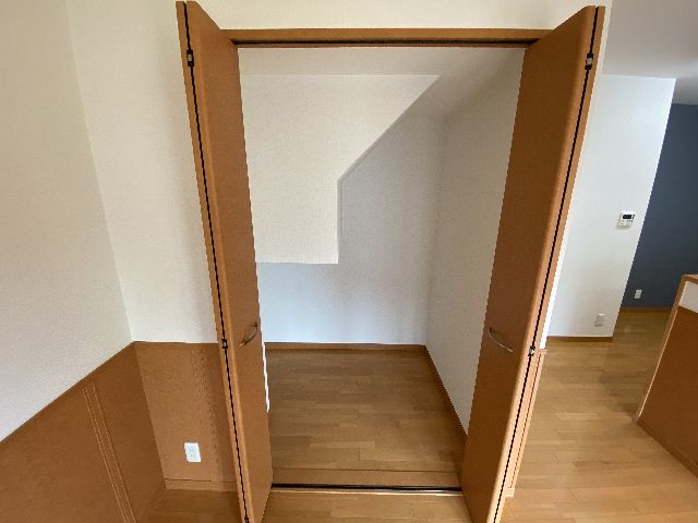 収納　階段下の収納