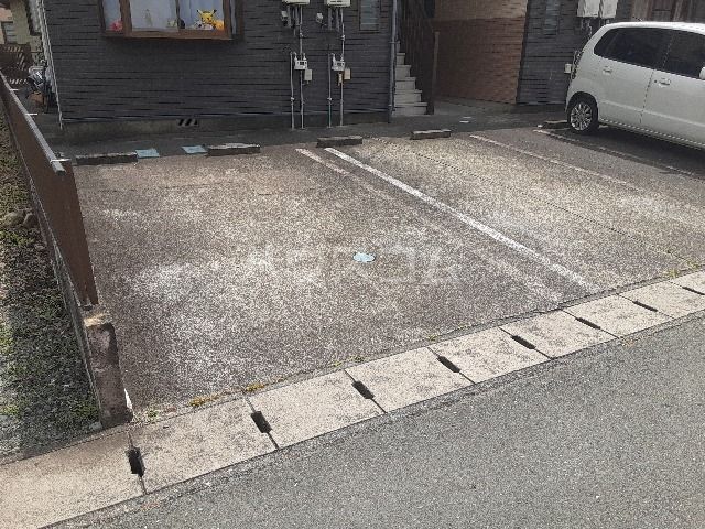 【磐田市西貝塚のアパートの駐車場】