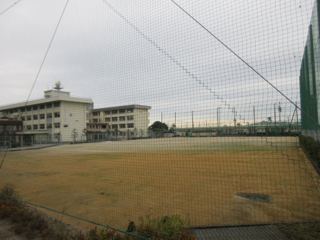 中学校　高知市立三里中学校（中学校）まで2037m