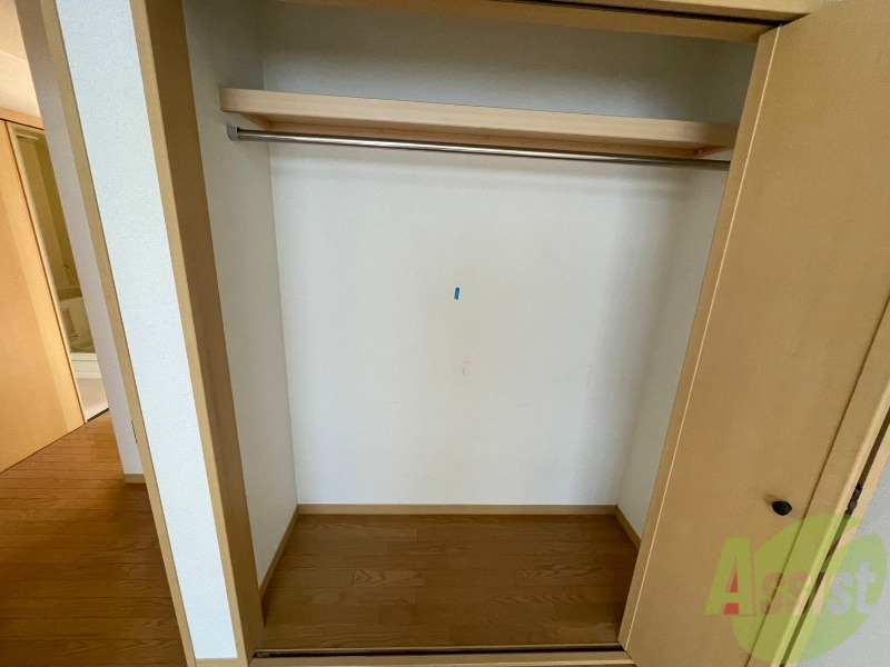 収納　クローゼットは奥行きもあり、荷物が多い方でも安心です。