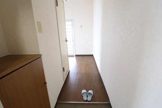 玄関　※別号室の写真です。