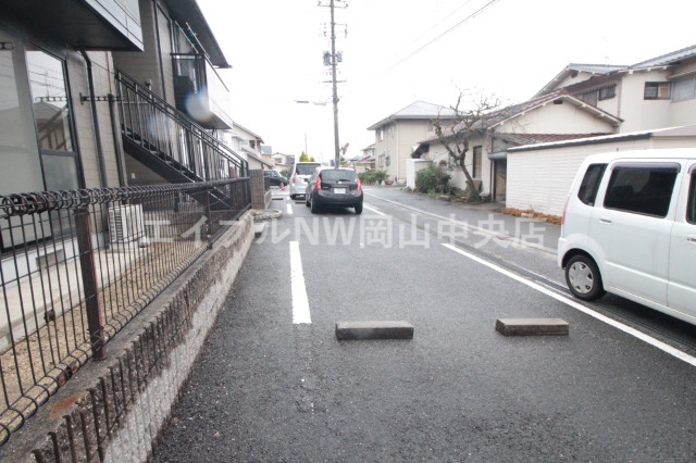 【岡山市北区大安寺中町のアパートの駐車場】