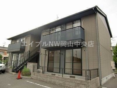 岡山市北区大安寺中町のアパートの建物外観