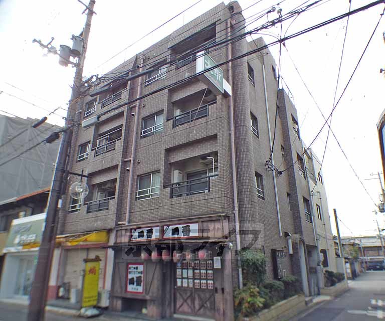 京都市上京区福島町のマンションの建物外観